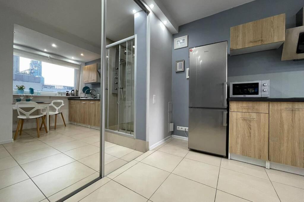 Gold 3 Metro X2 Wifi 300 Mbs 60'Tv Netflix Hbo Appletv+ Apartment Warsaw Exterior photo